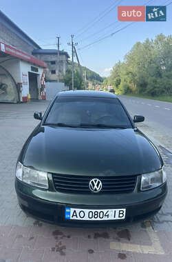 Седан Volkswagen Passat 1999 в Рахове