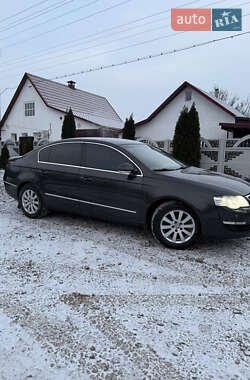 Седан Volkswagen Passat 2006 в Валках