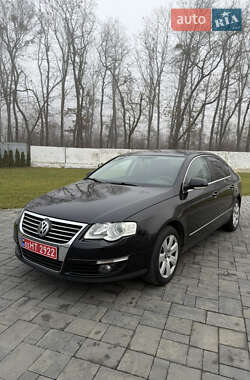 Седан Volkswagen Passat 2010 в Луцке