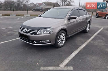 Седан Volkswagen Passat 2011 в Житомире