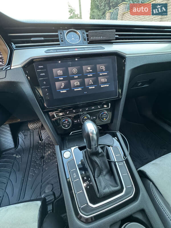 Універсал Volkswagen Passat 2019 в Чернівцях