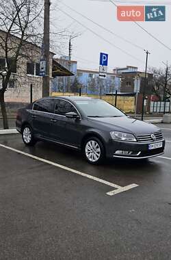 Седан Volkswagen Passat 2014 в Киеве