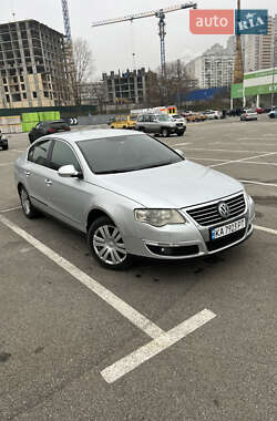 Седан Volkswagen Passat 2006 в Києві