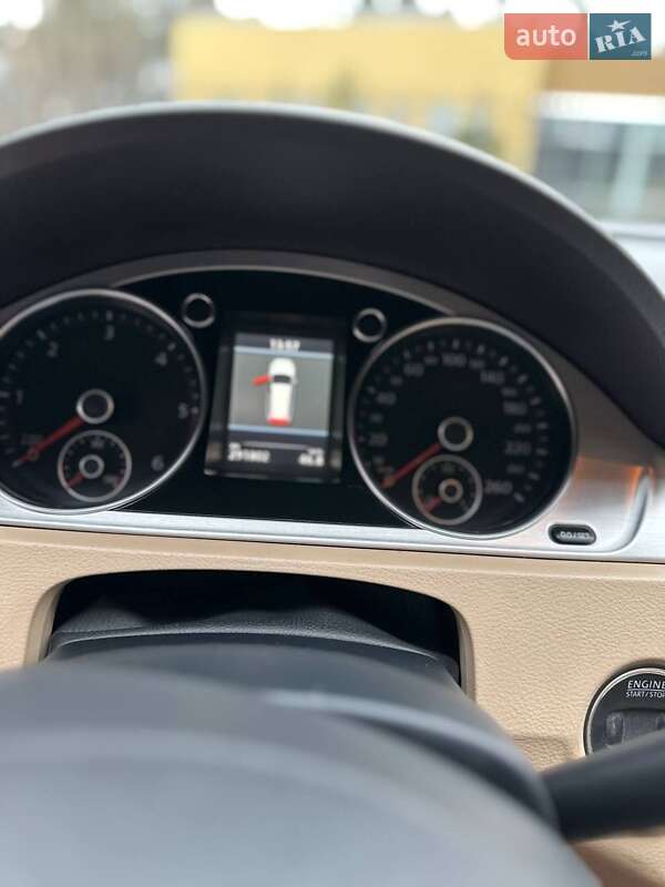 Универсал Volkswagen Passat 2011 в Житомире