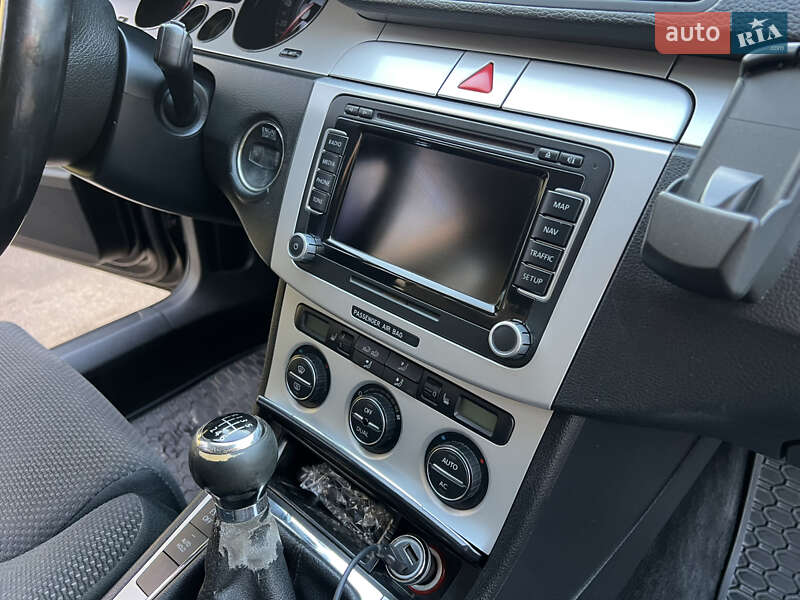 Універсал Volkswagen Passat 2008 в Рівному