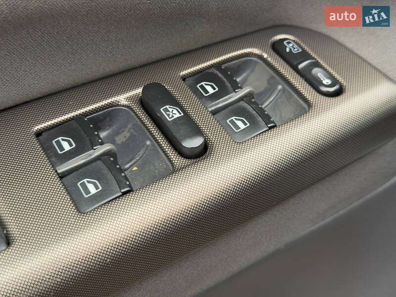 Універсал Volkswagen Passat 2004 в Охтирці