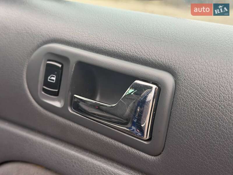 Універсал Volkswagen Passat 2004 в Охтирці