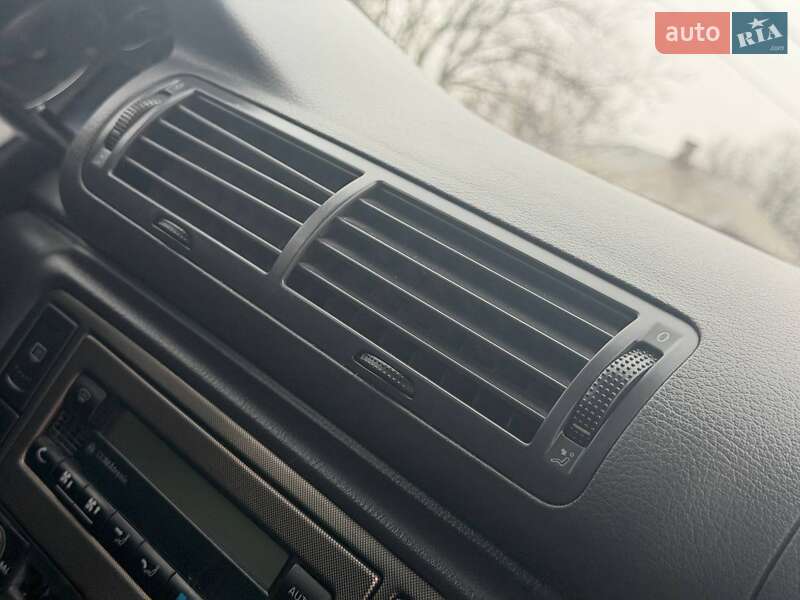 Універсал Volkswagen Passat 2004 в Охтирці