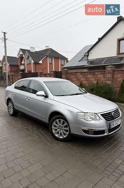 Седан Volkswagen Passat 2005 в Ровно