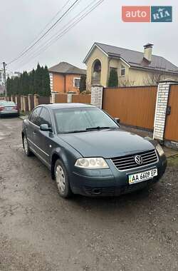 Седан Volkswagen Passat 2003 в Киеве