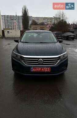 Седан Volkswagen Passat 2022 в Рівному