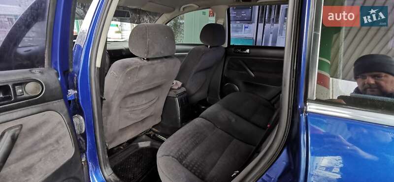 Універсал Volkswagen Passat 2001 в Гадячі