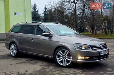 Універсал Volkswagen Passat 2011 в Рівному