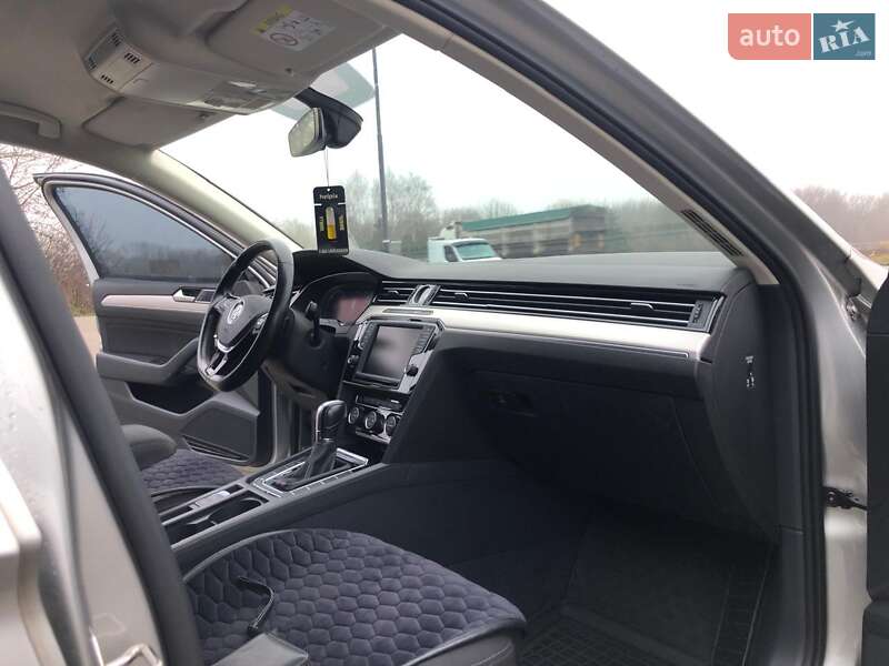 Універсал Volkswagen Passat 2015 в Тернополі