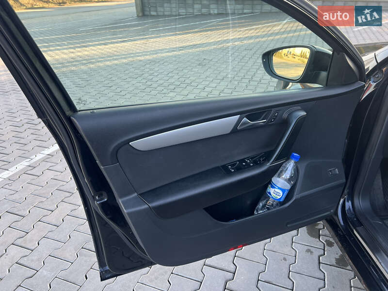 Седан Volkswagen Passat 2011 в Черновцах