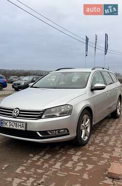 Универсал Volkswagen Passat 2011 в Ровно