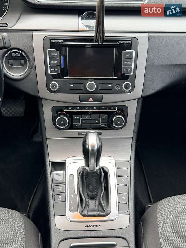 Універсал Volkswagen Passat 2011 в Рівному