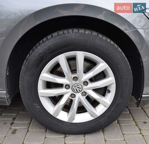 Седан Volkswagen Passat 2017 в Одесі фото 15 Седан Volkswagen Passat 2017 в Одесі