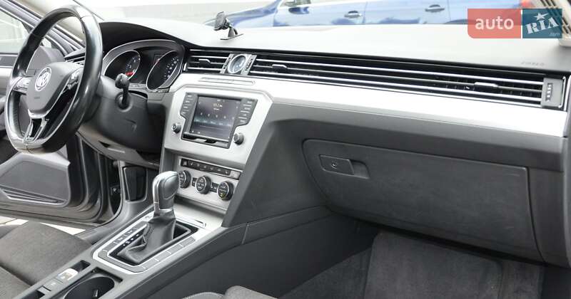 Седан Volkswagen Passat 2017 в Одесі фото 22 Седан Volkswagen Passat 2017 в Одесі