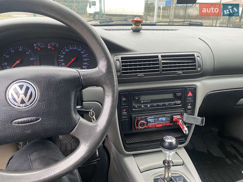 Универсал Volkswagen Passat 2000 в Киеве