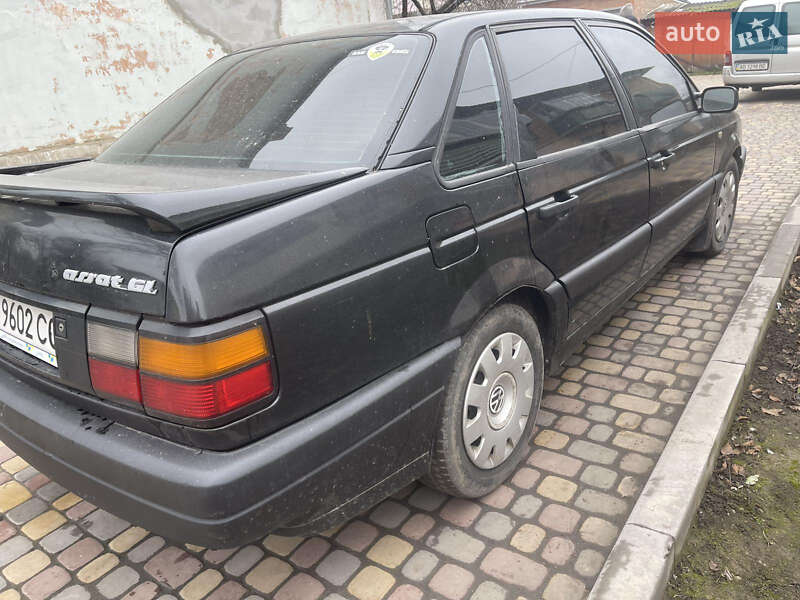 Седан Volkswagen Passat 1992 в Калиновке