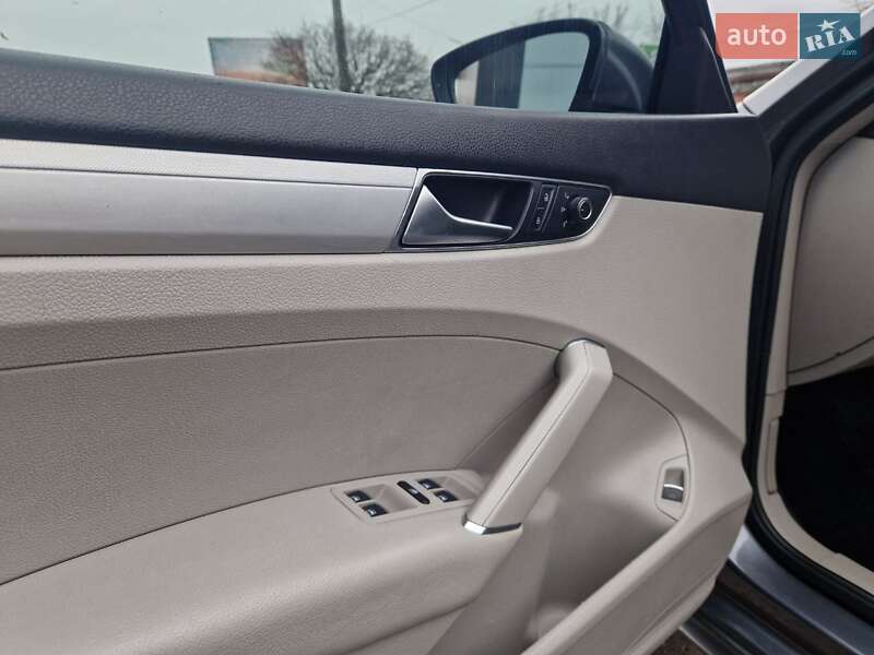 Седан Volkswagen Passat 2016 в Кропивницком