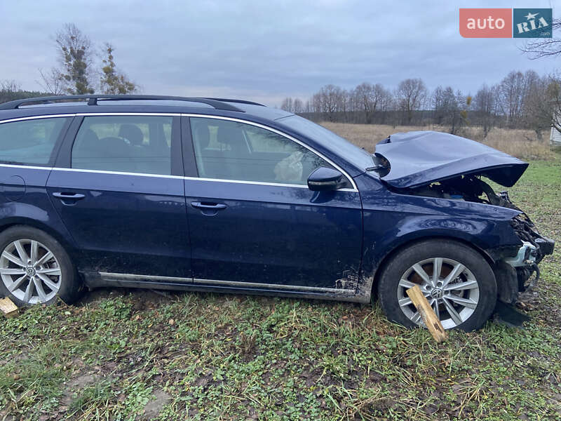 Универсал Volkswagen Passat 2011 в Десне