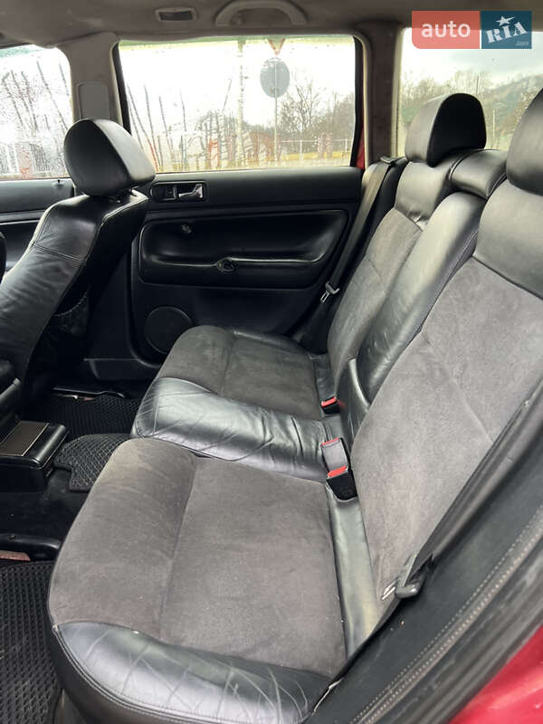 Універсал Volkswagen Passat 1998 в Воловцю