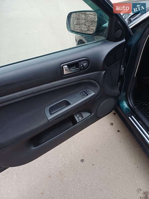 Універсал Volkswagen Passat 2001 в Вінниці