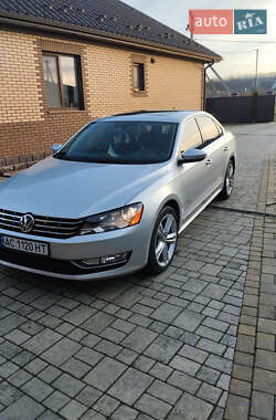 Седан Volkswagen Passat 2012 в Луцке