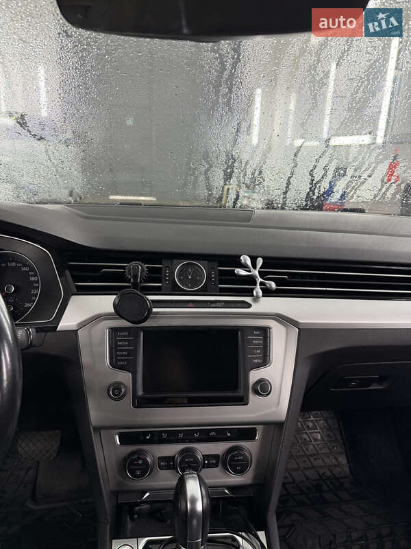 Універсал Volkswagen Passat 2016 в Києві