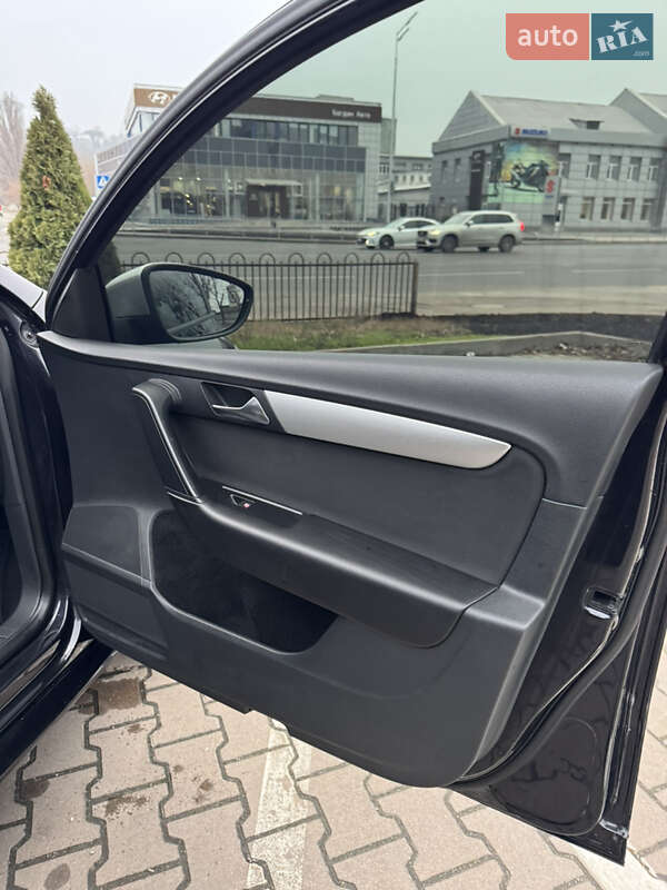 Универсал Volkswagen Passat 2013 в Киеве
