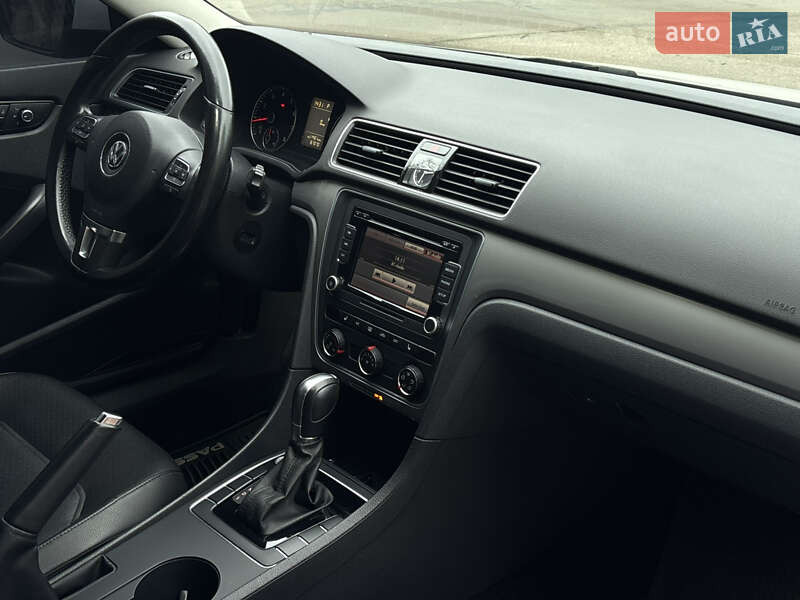 Седан Volkswagen Passat 2015 в Николаеве