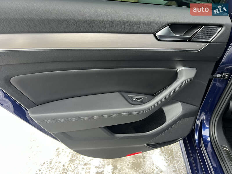 Седан Volkswagen Passat 2019 в Дрогобыче