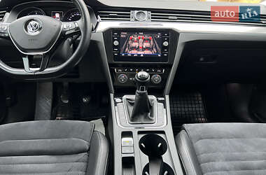 Седан Volkswagen Passat 2019 в Дрогобыче