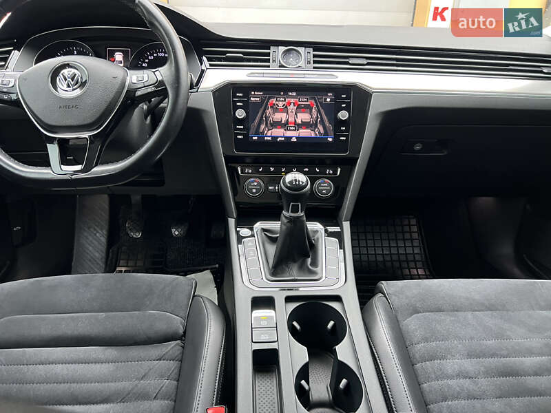 Седан Volkswagen Passat 2019 в Дрогобыче