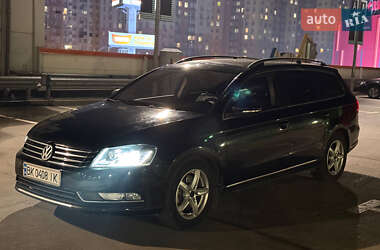 Универсал Volkswagen Passat 2012 в Киеве