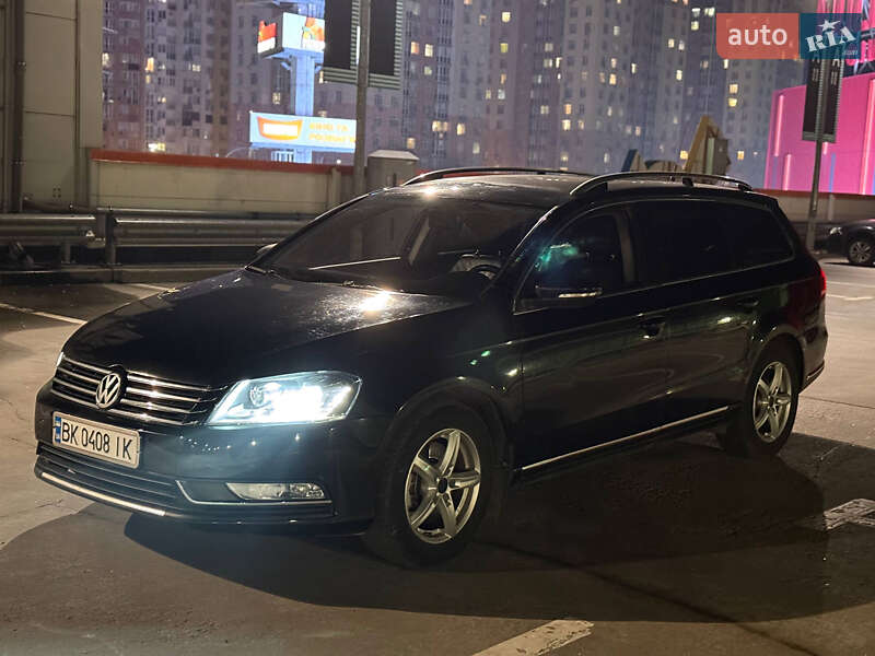 Универсал Volkswagen Passat 2012 в Киеве