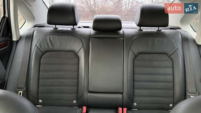 Седан Volkswagen Passat 2011 в Киеве