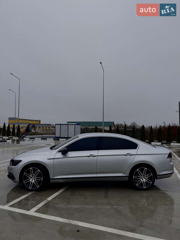 Седан Volkswagen Passat 2015 в Звягелі