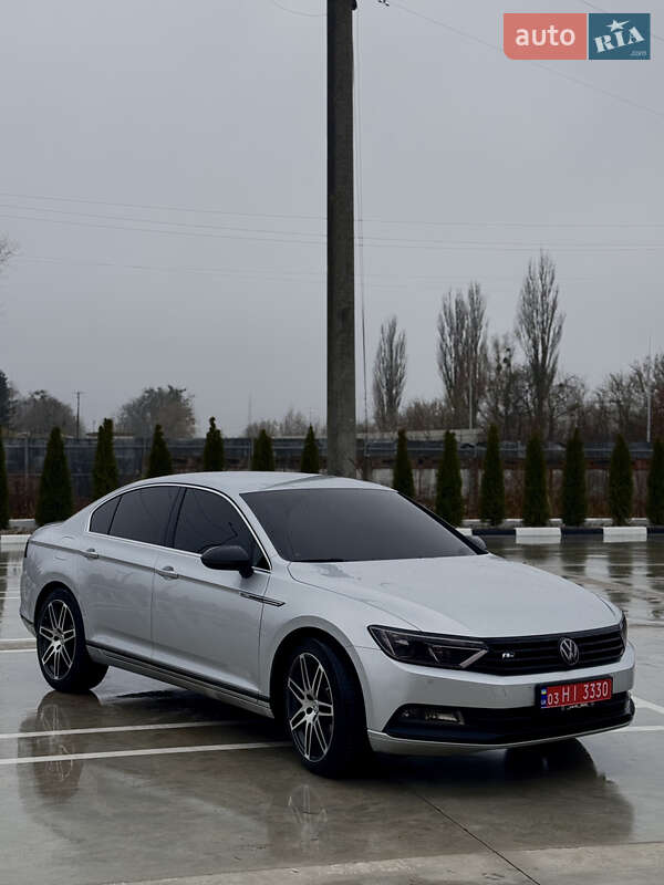 Седан Volkswagen Passat 2015 в Звягелі