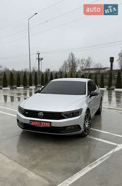 Седан Volkswagen Passat 2015 в Звягелі