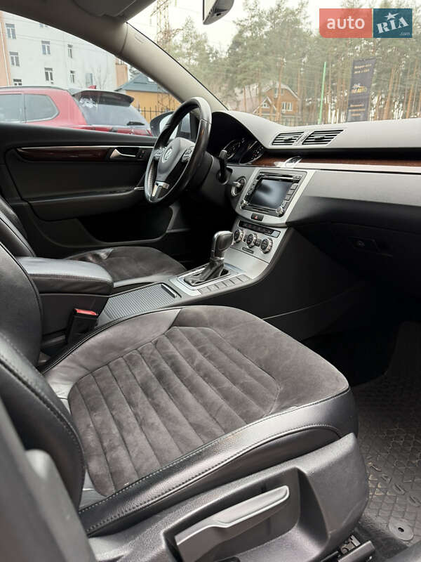 Седан Volkswagen Passat 2012 в Киеве