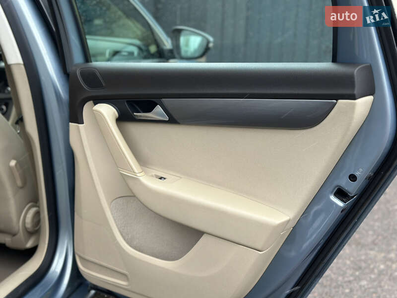 Универсал Volkswagen Passat 2011 в Дрогобыче фото 64 Универсал Volkswagen Passat 2011 в Дрогобыче