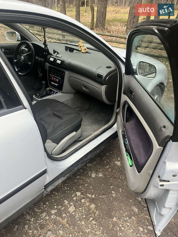 Седан Volkswagen Passat 1997 в Ковеле