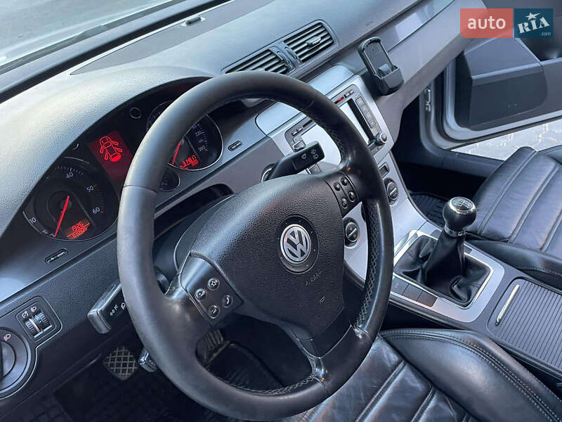 Універсал Volkswagen Passat 2006 в Дрогобичі