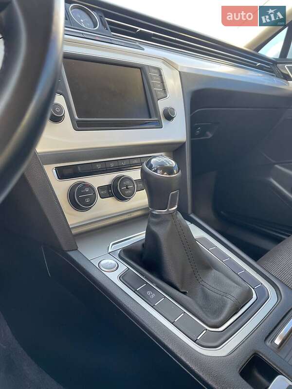 Универсал Volkswagen Passat 2016 в Звягеле