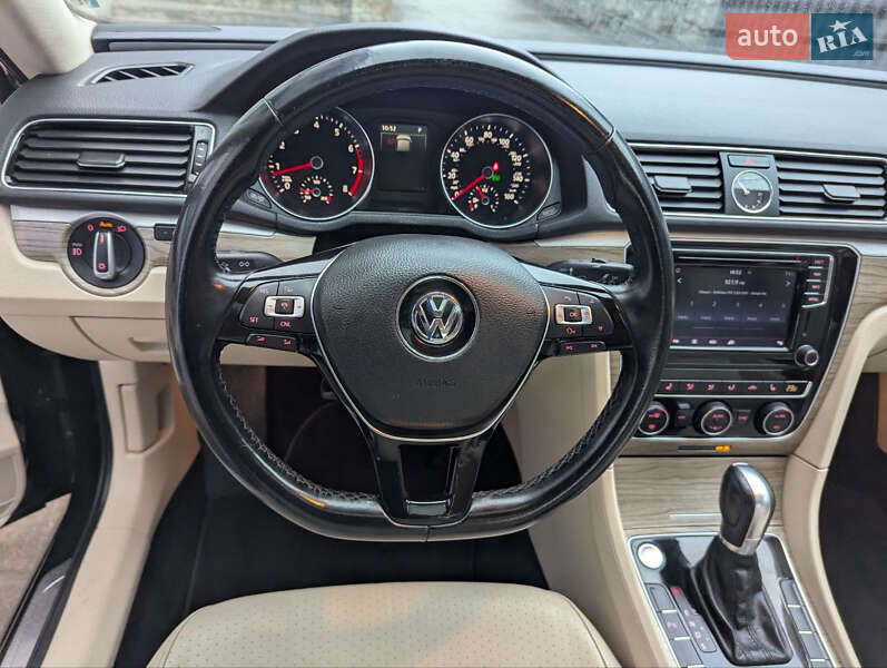 Седан Volkswagen Passat 2017 в Києві