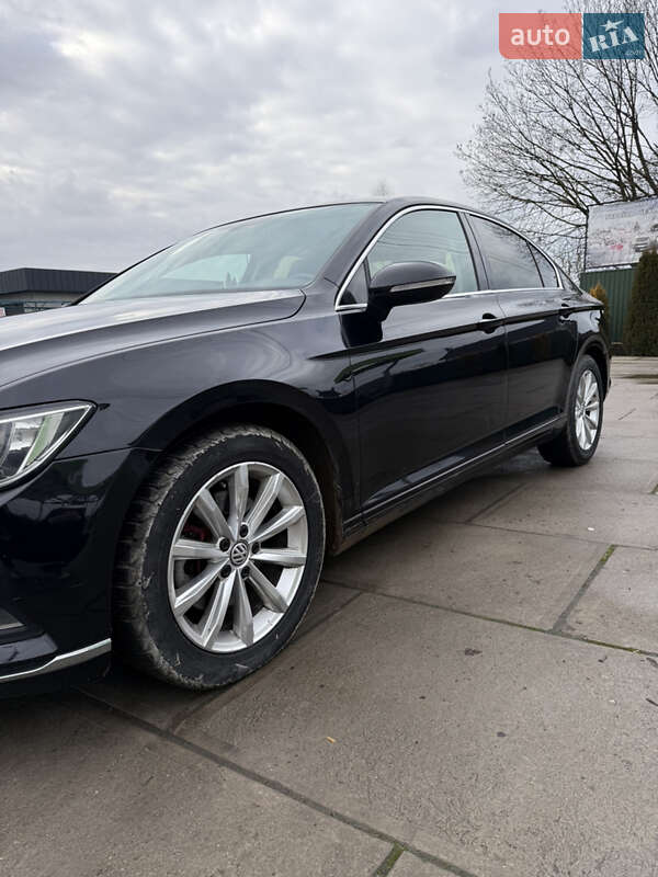 Седан Volkswagen Passat 2015 в Хусте