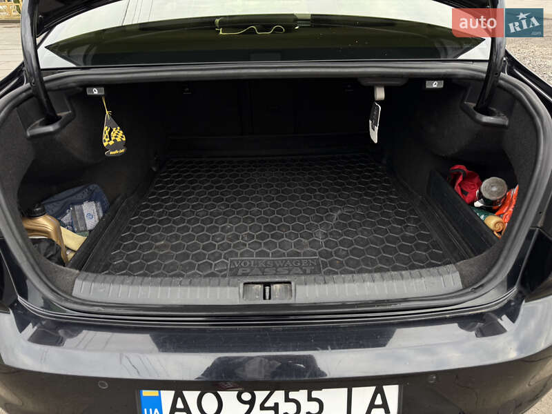 Седан Volkswagen Passat 2015 в Хусте